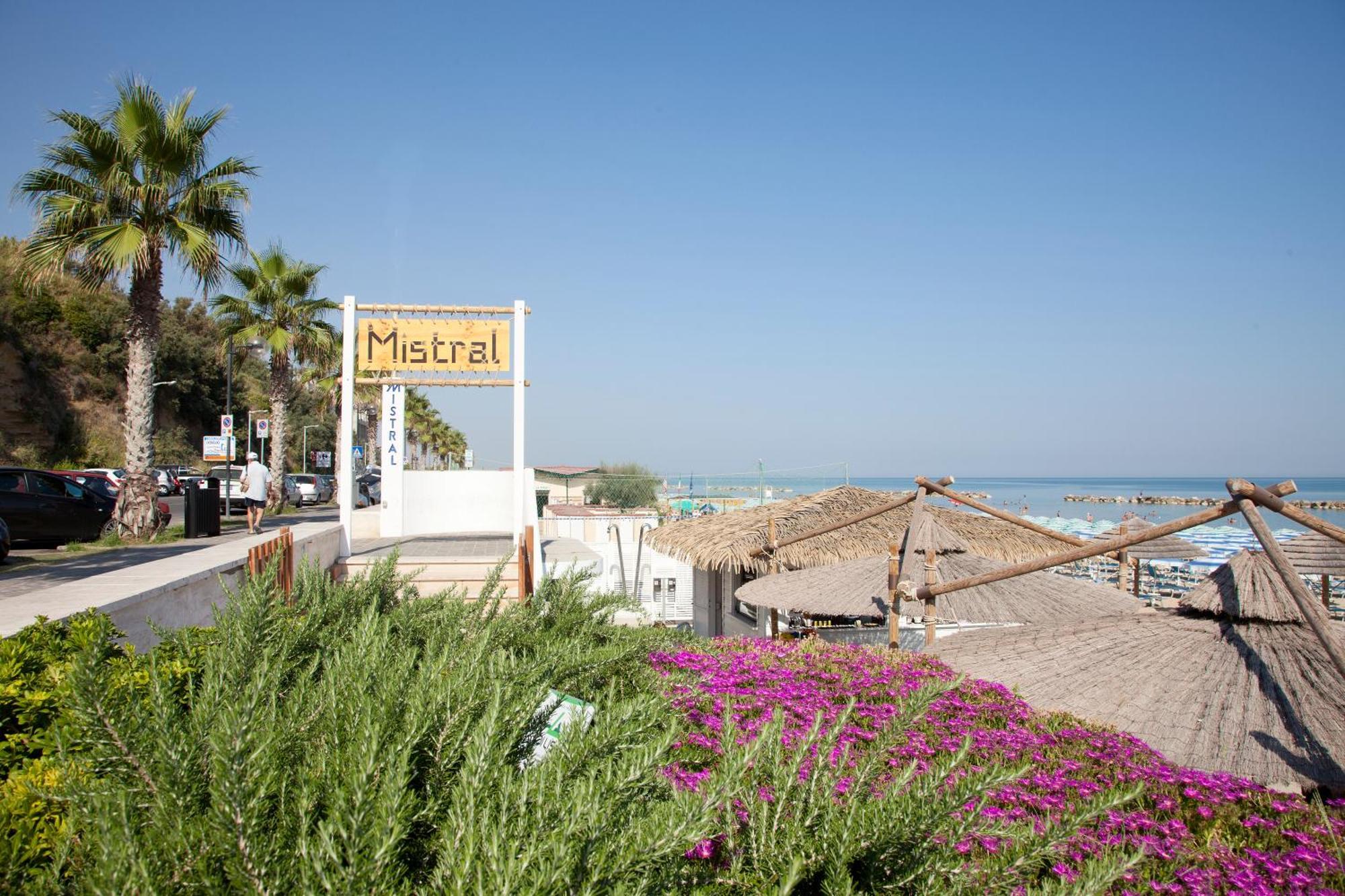 Hotel Mistral Termoli Exterior foto